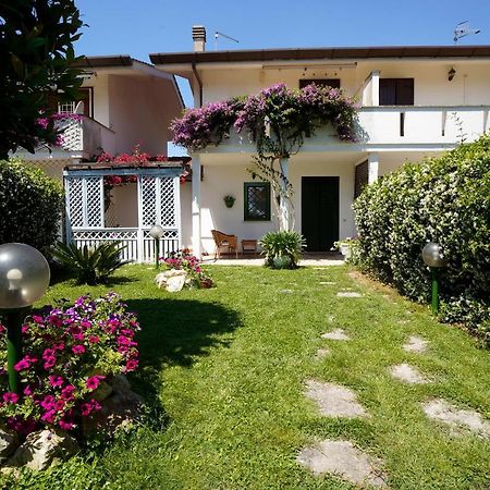 Villa Piri Sabaudia Bagian luar foto